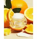 پرایمر زرد شیگلم پیگمنت پرفکتور مدل Birthday skin SHEGLAM